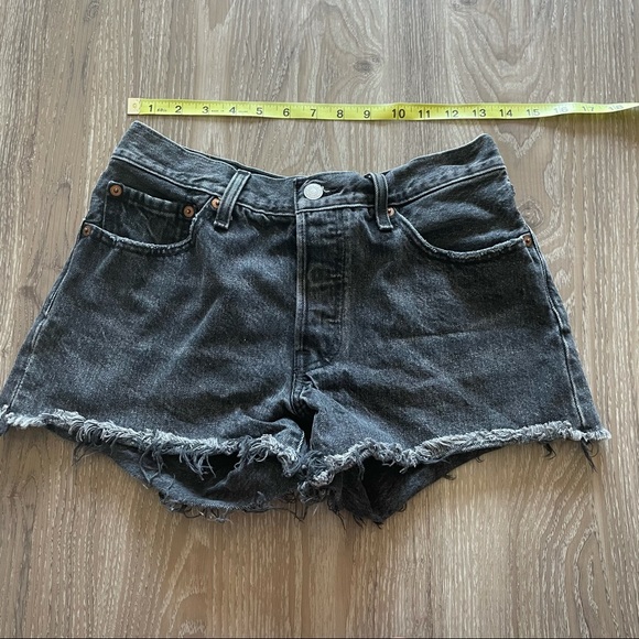High Waisted 501 Black Levi Shorts - Picture 5 of 7